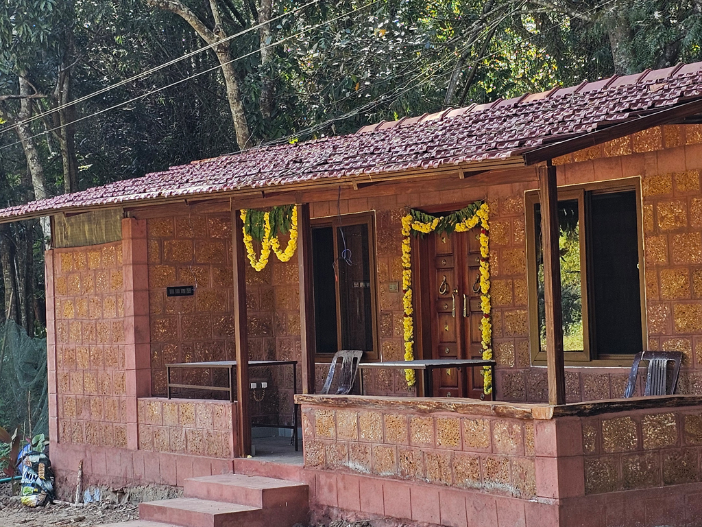 Mud Cottage – Earthy. Elegant. Immersed in Nature.